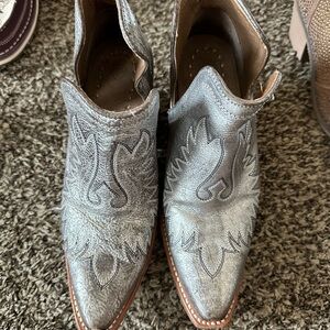 Stylish Ariat Dixon Silver Women's Western Boots